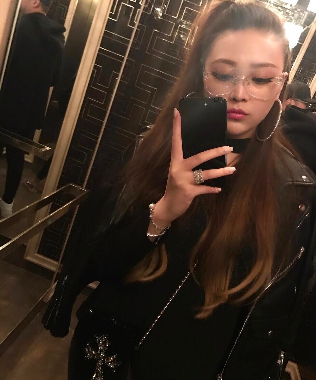 Ở Trung Quốc có hội bạn thân toàn tiểu thư trâm anh thế phiệt, xinh đẹp và tất nhiên, rất giàu có!